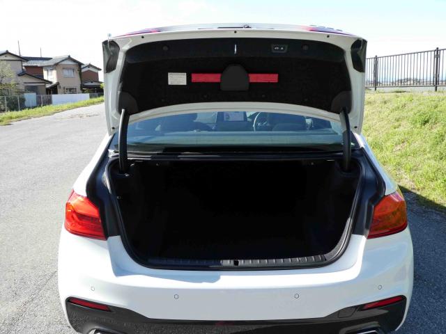 滋賀県中古車　BMW 5シリーズ 523d Mスポーツ