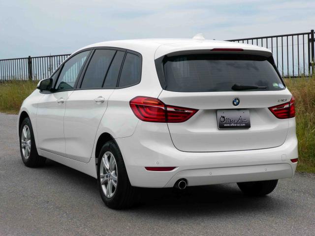 滋賀県中古車　BMW 2シリーズ 218i グランツアラー
