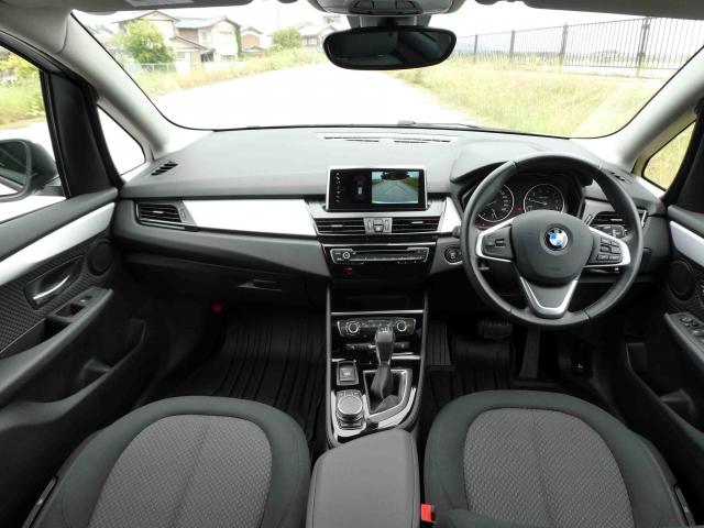 滋賀県中古車　BMW 2シリーズ 218i グランツアラー