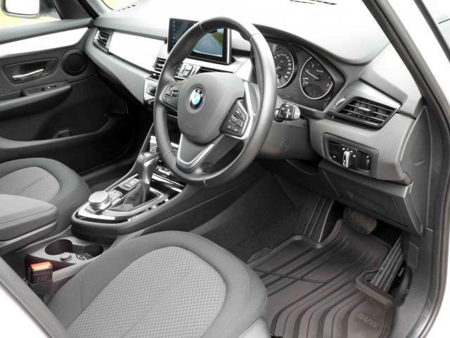 滋賀県中古車　BMW 2シリーズ 218i グランツアラー
