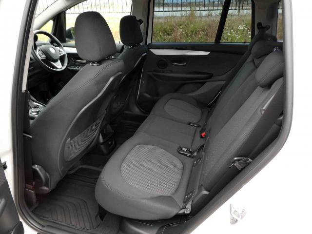 滋賀県中古車　BMW 2シリーズ 218i グランツアラー