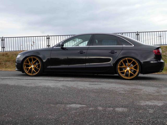 滋賀県中古車　アウディ A4 1.8TFSI 
