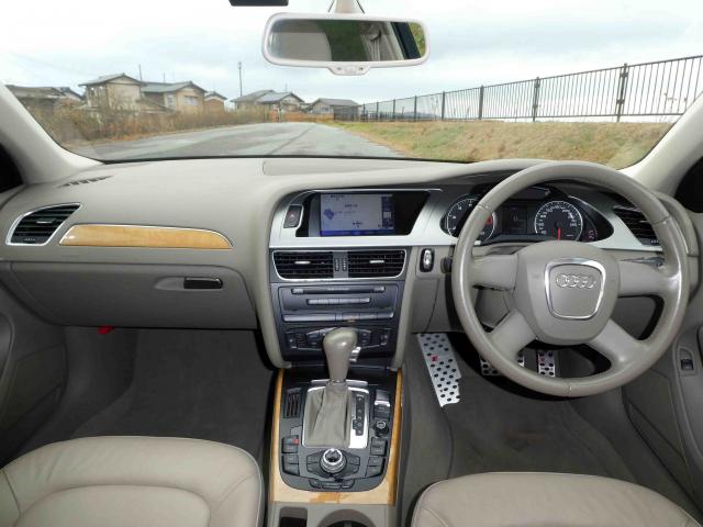 滋賀県中古車　アウディ A4 1.8TFSI 