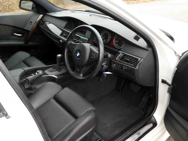 滋賀県中古車　BMW 5シリーズ　ツーリング 525iツーリングMスポーツパッケージ