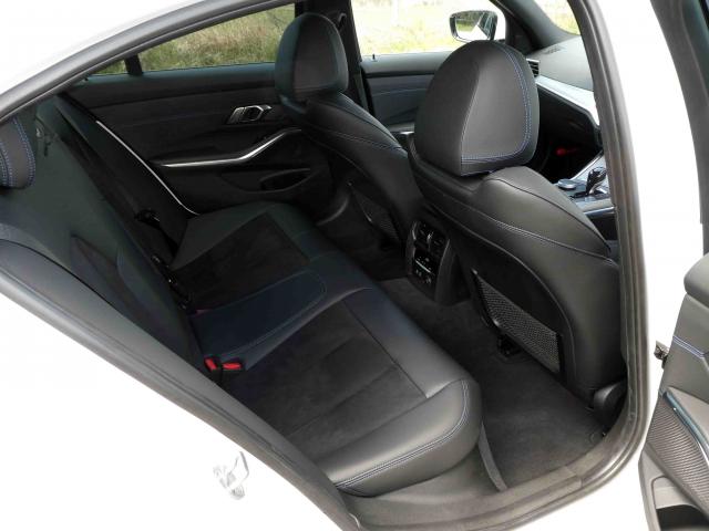 滋賀県中古車　BMW 3シリーズ 320i Mスポーツ