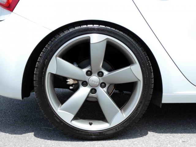 滋賀県中古車　アウディ A1 1.4TFSI