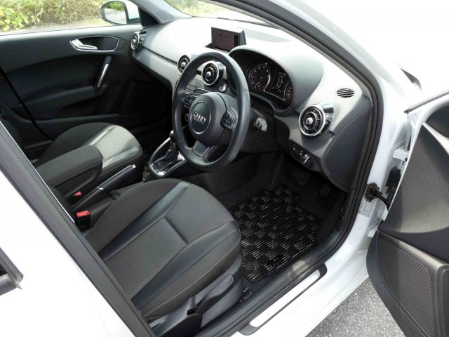 滋賀県中古車　アウディ A1 1.4TFSI