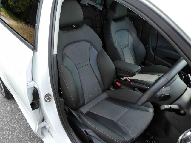 滋賀県中古車　アウディ A1 1.4TFSI
