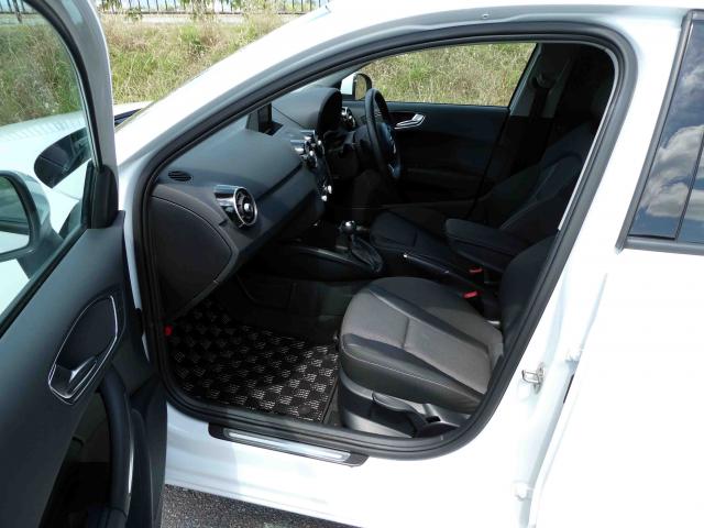 滋賀県中古車　アウディ A1 1.4TFSI