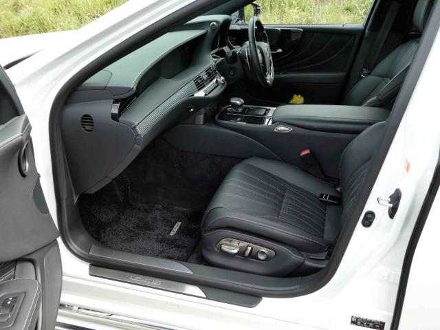 滋賀県中古車　レクサス LS LS500h バージョンL
