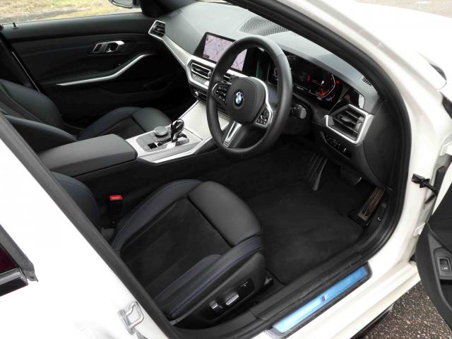 滋賀県中古車　BMW 3シリーズ 320i Mスポーツ