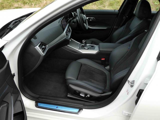 滋賀県中古車　BMW 3シリーズ 320i Mスポーツ