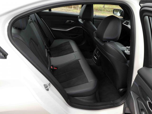 滋賀県中古車　BMW 3シリーズ 320i Mスポーツ
