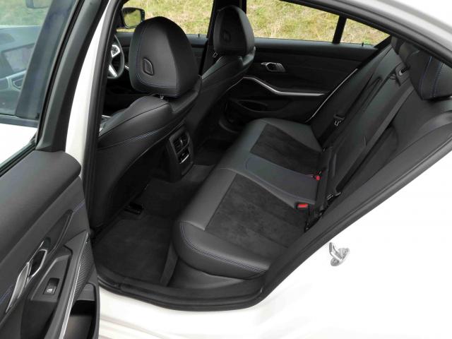 滋賀県中古車　BMW 3シリーズ 320i Mスポーツ