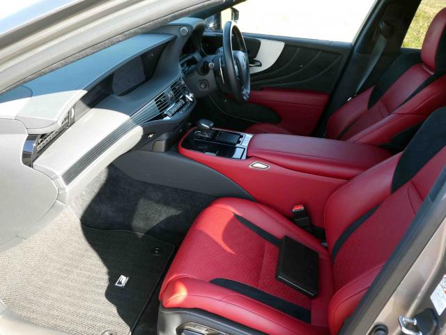 滋賀県中古車　レクサス LS LS500 Fスポーツ