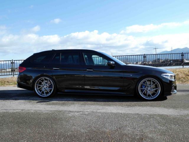 滋賀県中古車　BMW 5シリーズ 540i xDriveツーリングMスポーツ