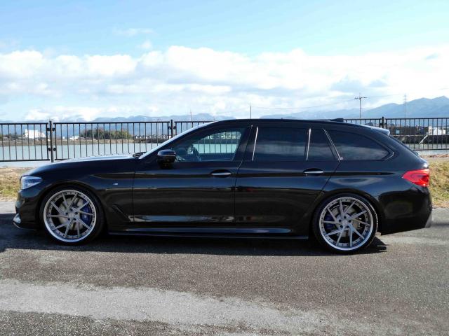 滋賀県中古車　BMW 5シリーズ 540i xDriveツーリングMスポーツ