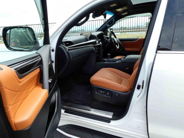 滋賀県中古車　レクサス LX LX570ブラックシークエンス