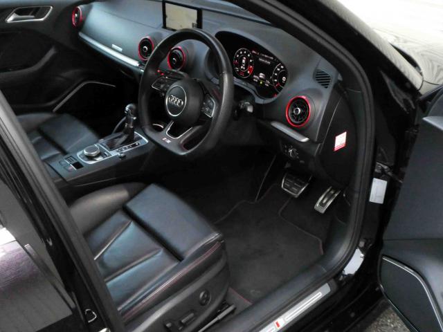 滋賀県中古車　アウディ S3 セダン ベースグレード