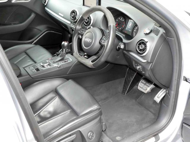 滋賀県中古車　アウディ RS3 RS3スポーツバック