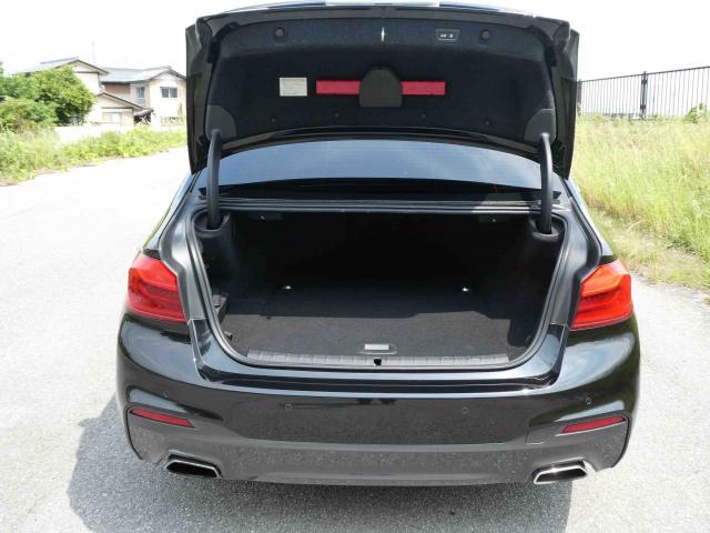 滋賀県中古車　BMW 5シリーズ 530e Mスポーツアイパフォーマンス