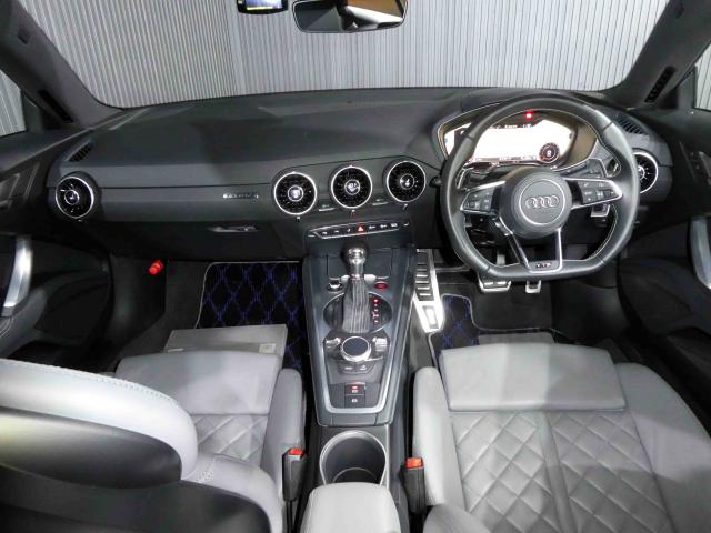 滋賀県中古車　アウディ TTSクーペ 2.0TFSIクワトロ