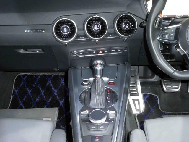 滋賀県中古車　アウディ TTSクーペ 2.0TFSIクワトロ