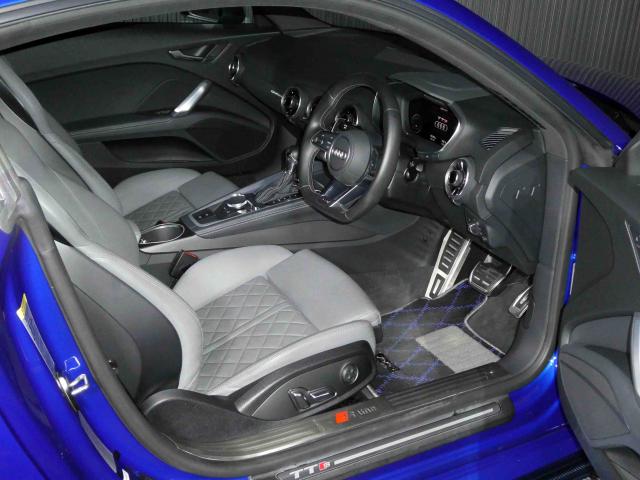 滋賀県中古車　アウディ TTSクーペ 2.0TFSIクワトロ