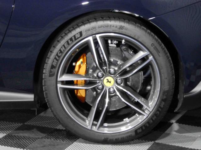 滋賀県中古車　フェラーリ ローマ ベースグレード