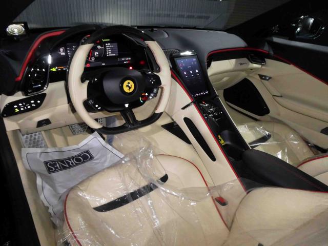 滋賀県中古車　フェラーリ ローマ ベースグレード