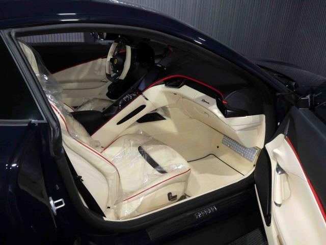 滋賀県中古車　フェラーリ ローマ ベースグレード