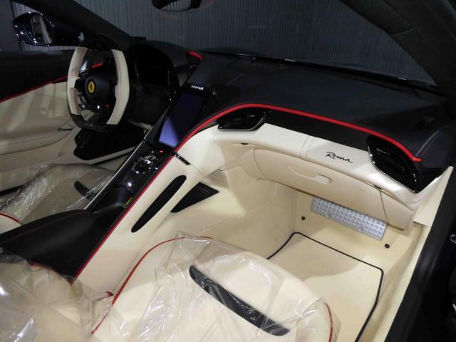 滋賀県中古車　フェラーリ ローマ ベースグレード